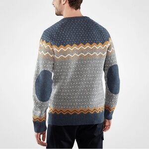 Fjalraven Men’s Ovik Knit Sweater Size Large. Fits like a medium.